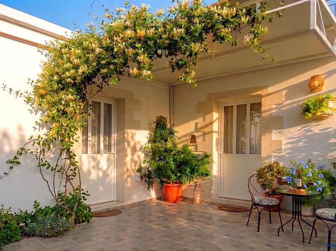 Yannis Apartments