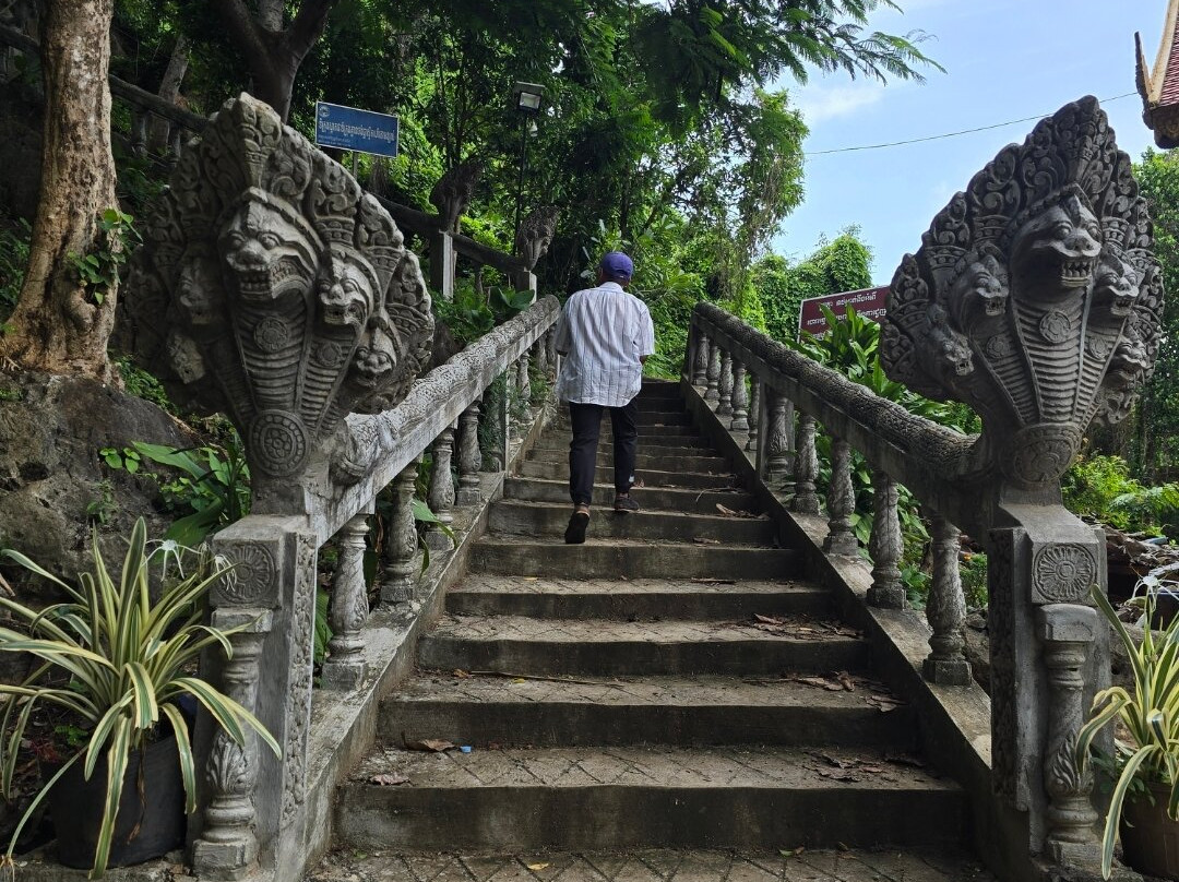 Phnom Chhngok Cave Temple-贡布必去景点