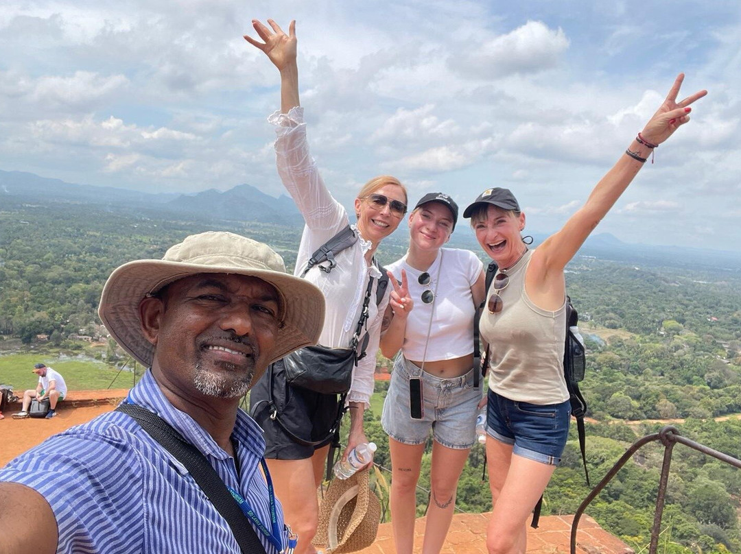 Mahiyaa Tours