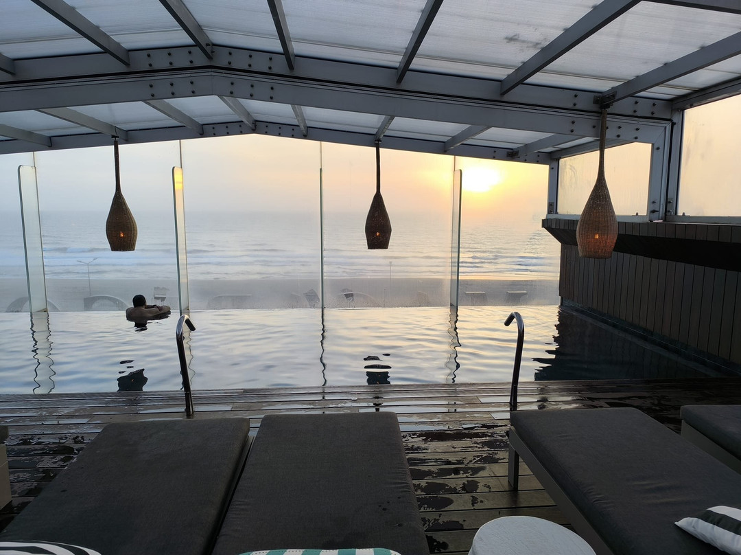 玛卡里可海滩酒店主图