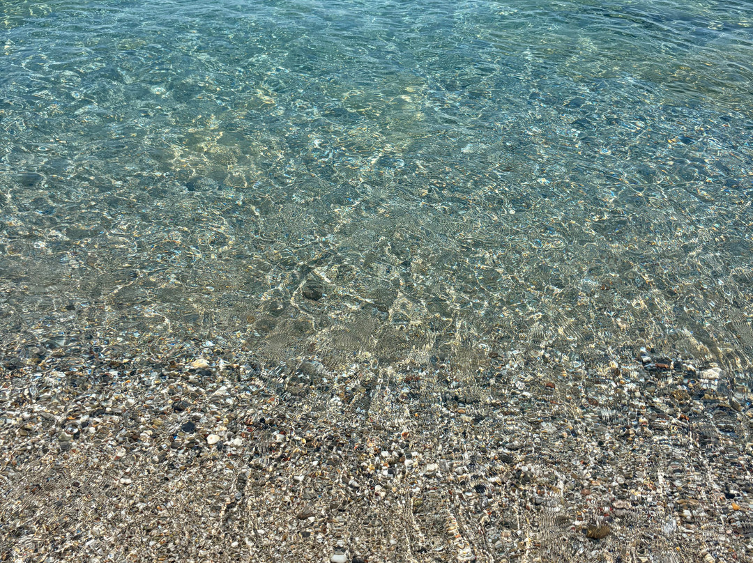Damoni Beach-雷斯蒙必去景点