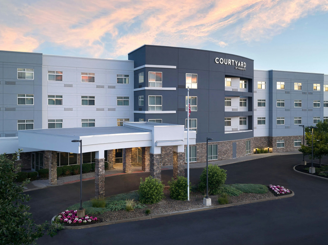 Burnt Hills酒店住宿-Courtyard by Marriott Schenectady at Mohawk Harbor