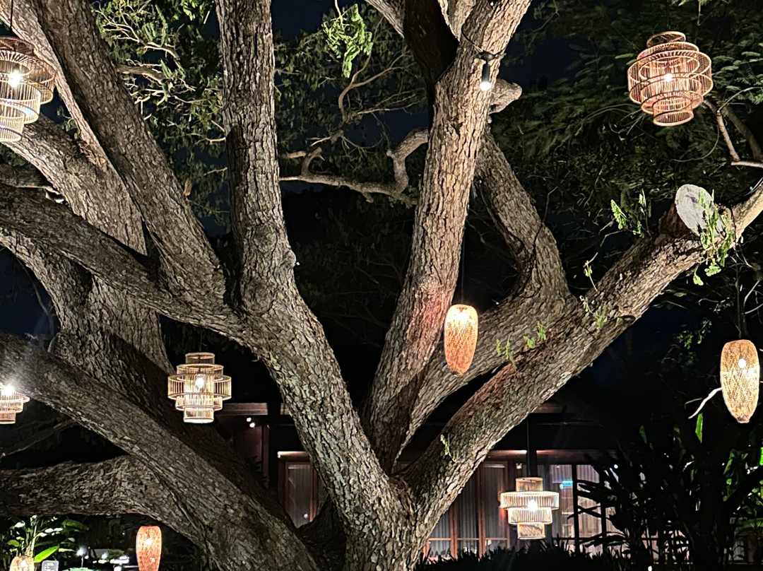 芭提雅中天海滩安达仕酒店主图