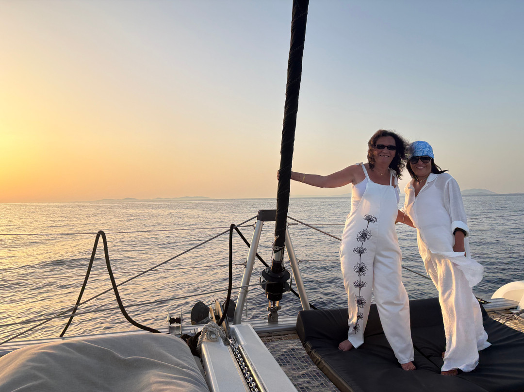 Luxury Sailing Catamaran Half Day Cruises in Naousa Bay-Naousa必去景点