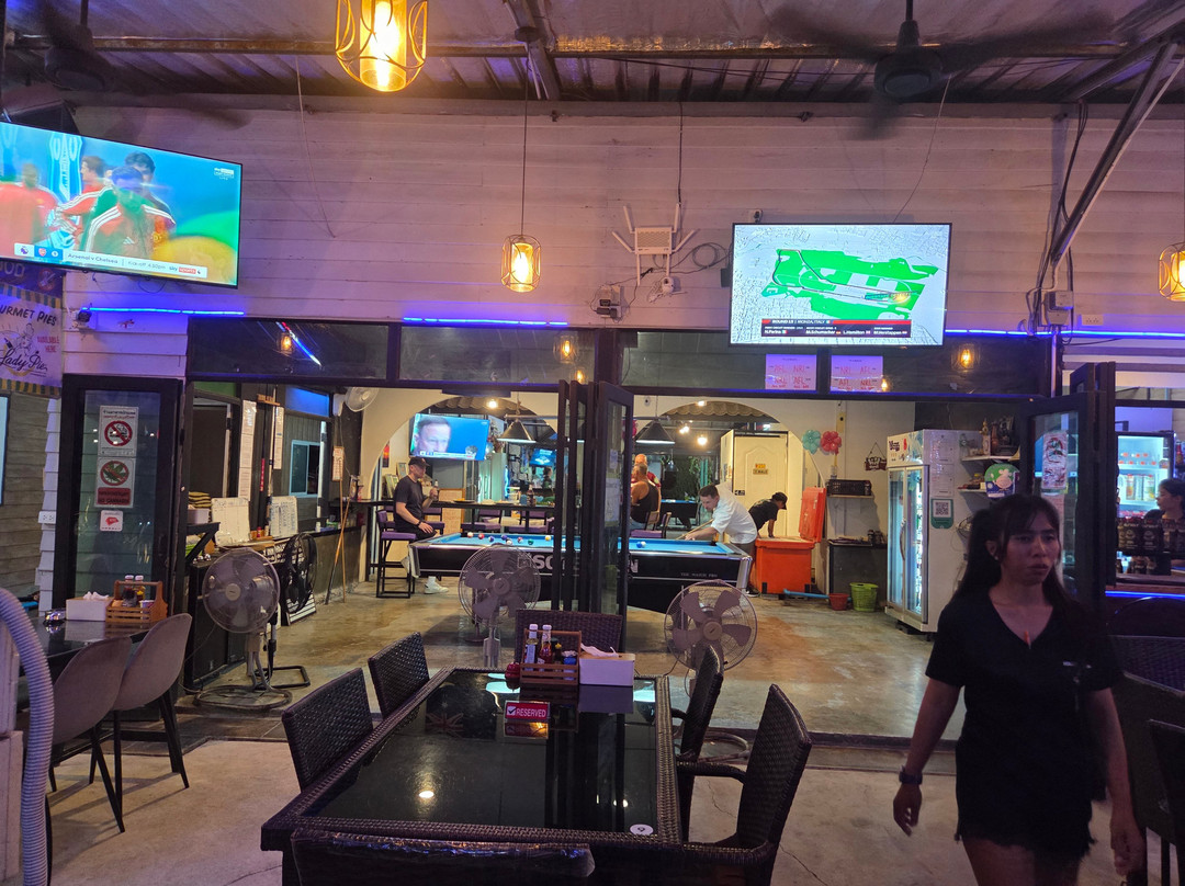 Halfway Inn - Hua Hin