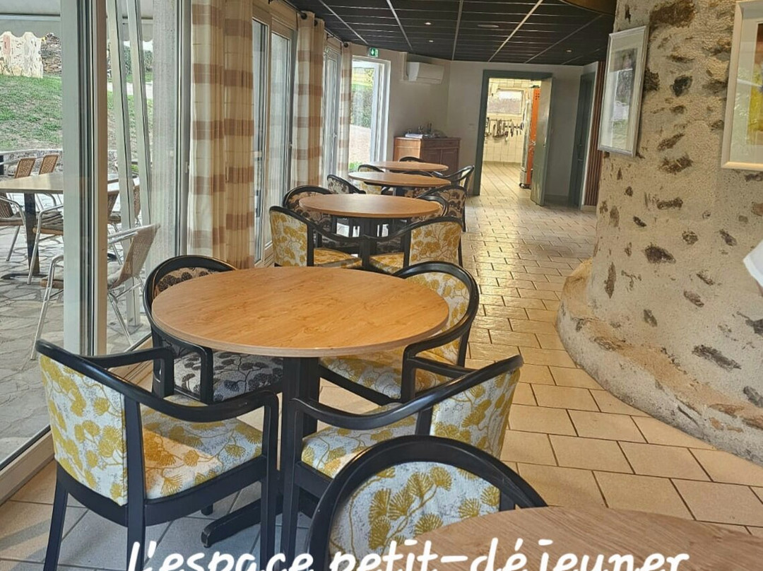 拉夏特莱瑞酒店主图