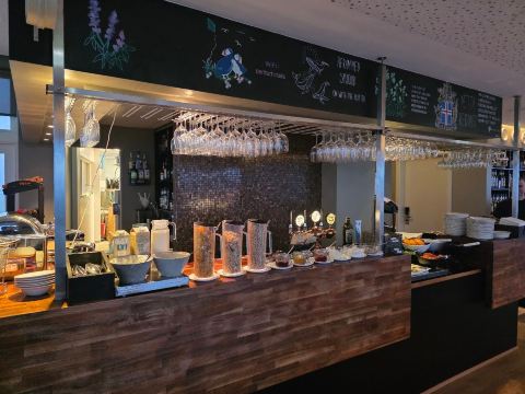 阿娜尔沃尔中央酒店-旅行者