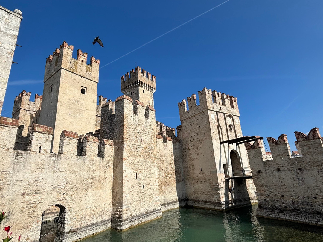 Castello Scaligero-锡尔苗内必去景点