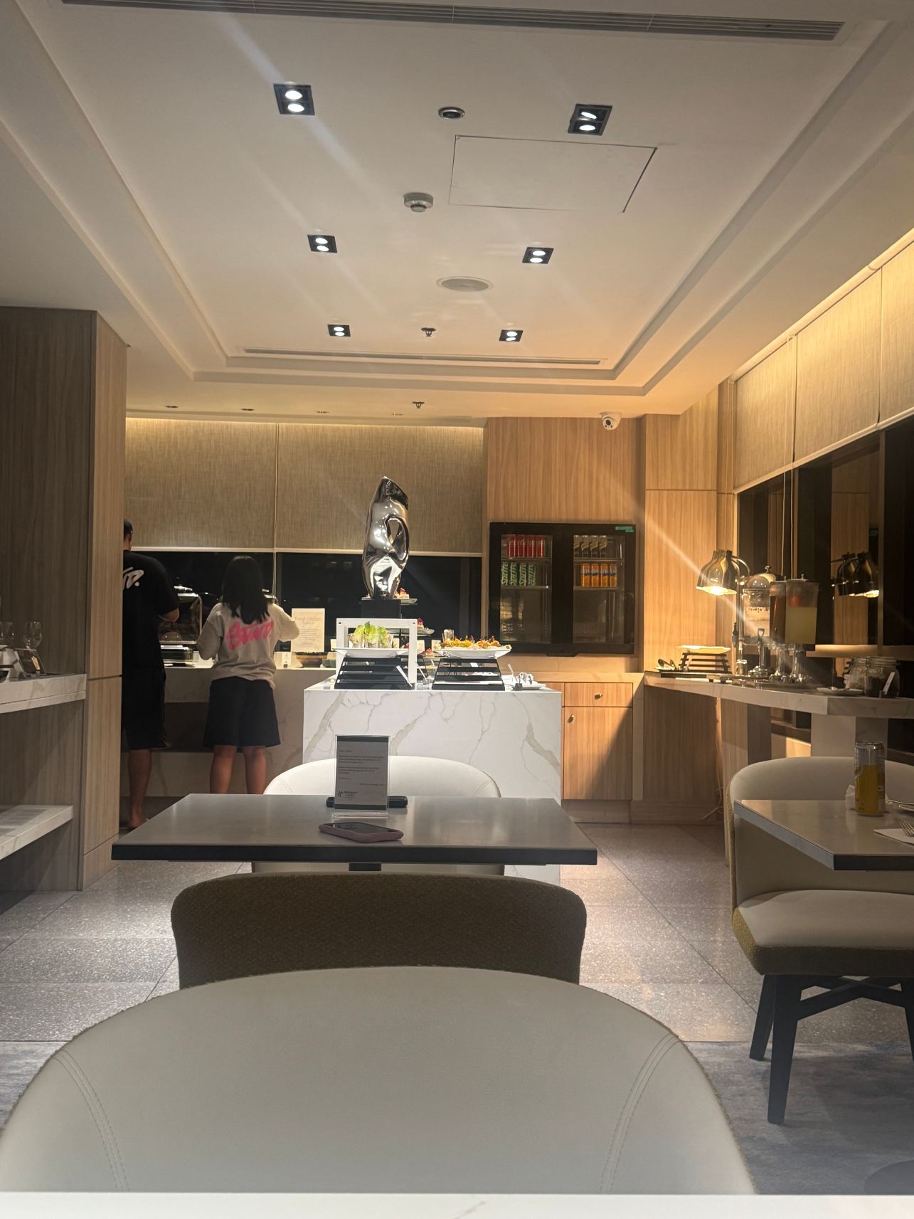 马卡蒂套房假日酒店 (新装修的)-旅行者
