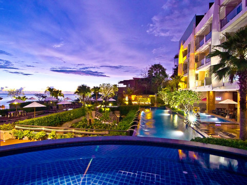 普吉岛阳光海滩度假酒店主图