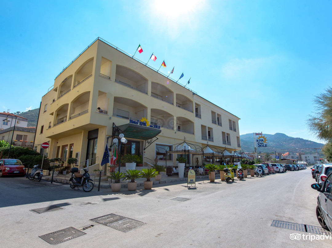 里瓦德尔索尔酒店