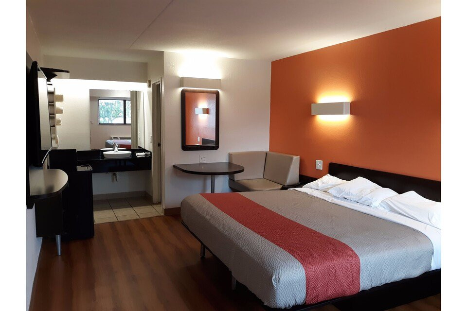 OYO Hotel Akron Northwest - Copley