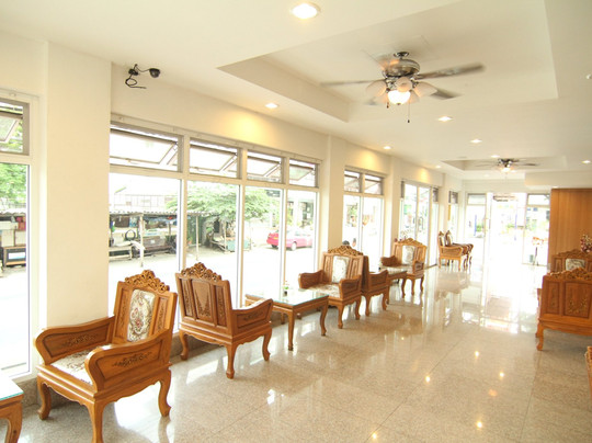 曼谷沃拉达宫酒店主图