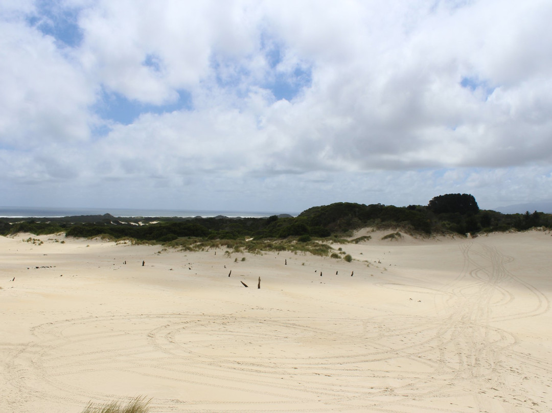 斯特拉恩旅游景点-Henty Dunes