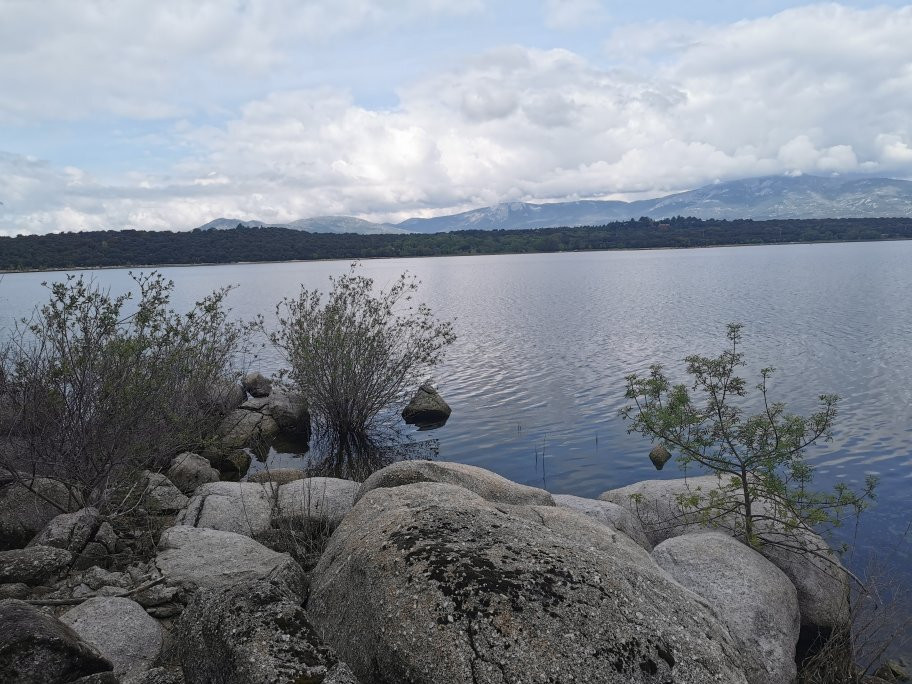 Embalse de Valmayor景点图片