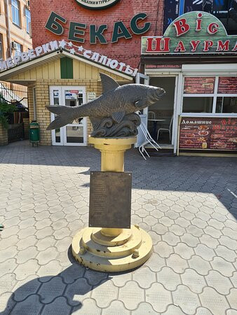 Foster Mother Vobla Sculpture-阿斯特拉罕必去景点