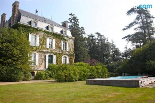 B&Brissac, Maison de maitre sur domaine boise