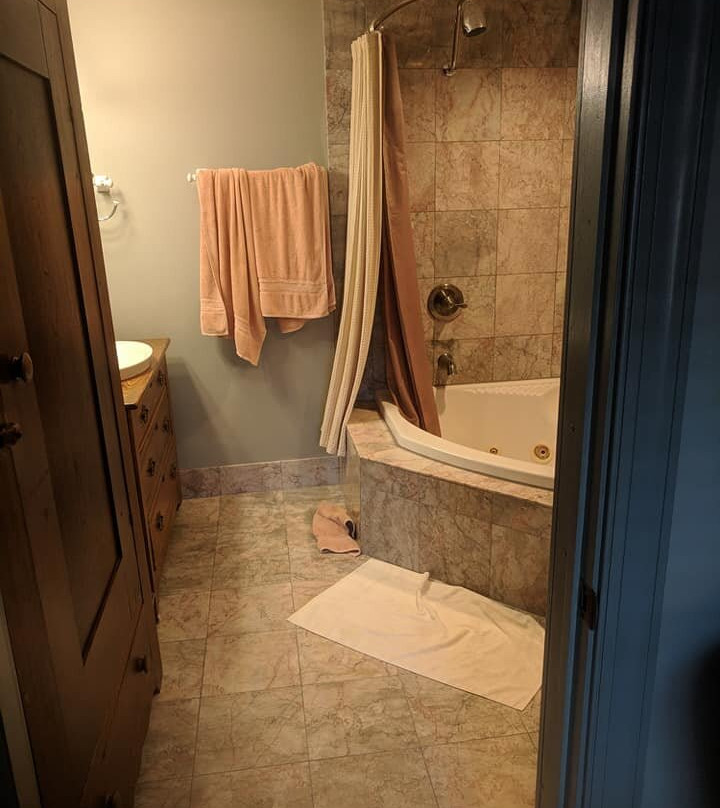 The Black Hawk Hotel主图