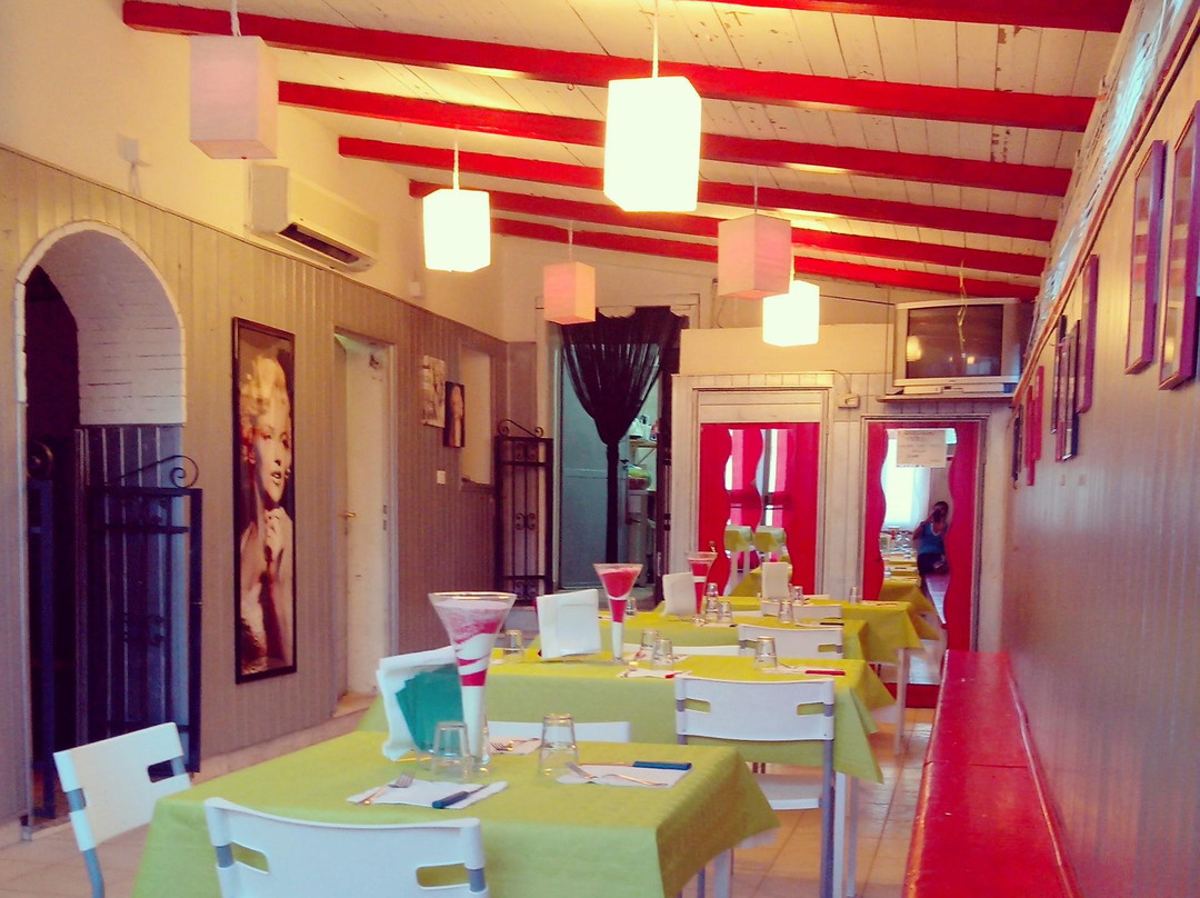 Pizza e Cafe Non Posso Fare a Meno Di Te