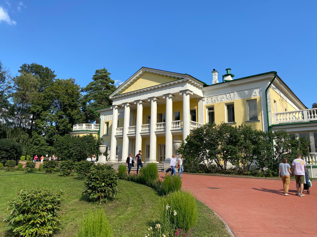 Gorki Leninskiye State Historical Museum-Reserve景点图片