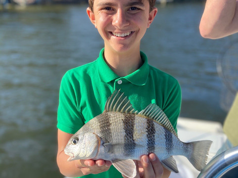 Scallywag Charters Inc.-德斯廷必去景点