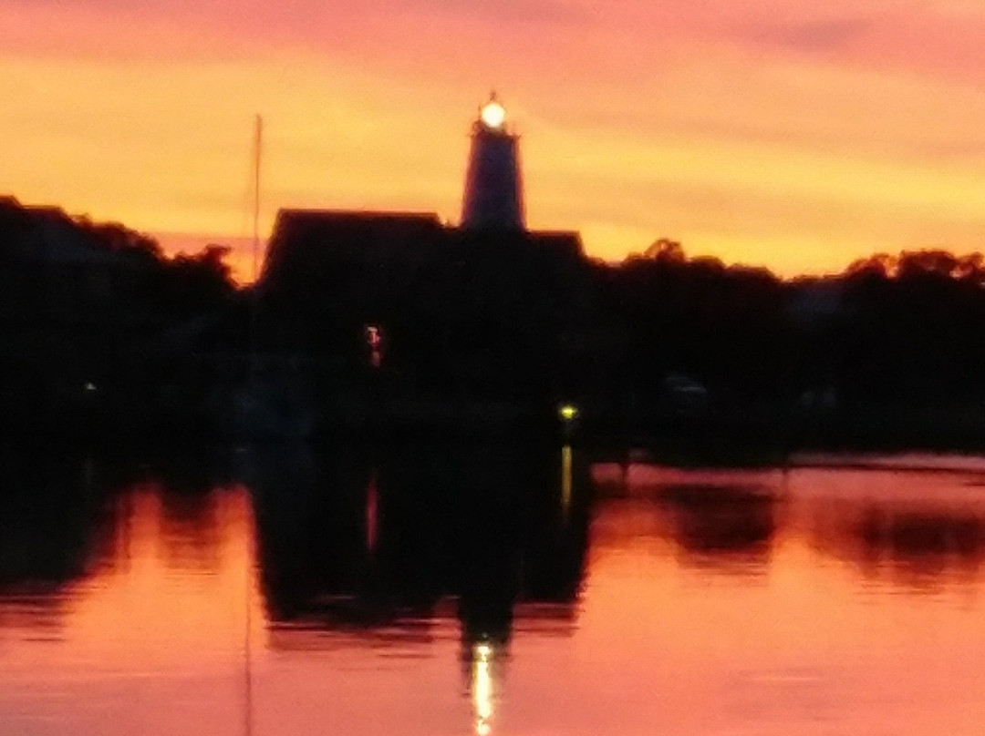 Captain's Landing Waterfront Inn主图