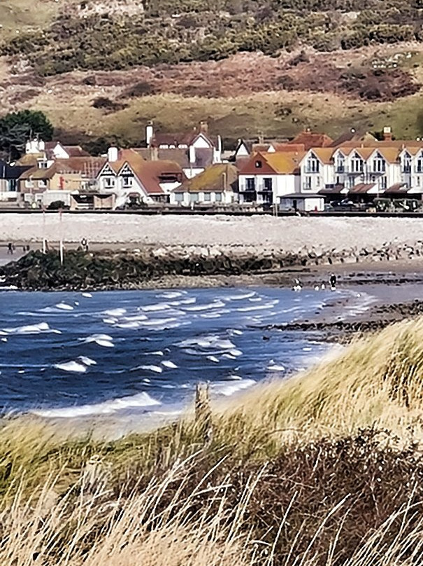 West Shore Beach景点图片