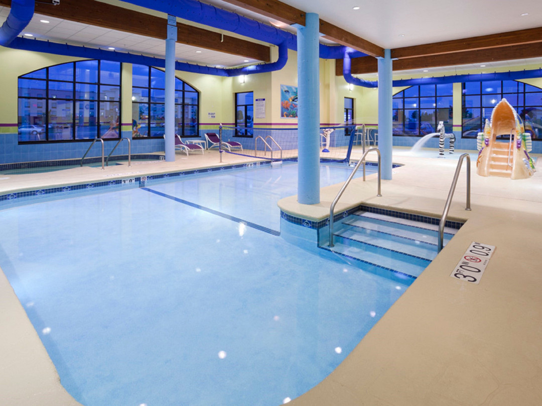 Holiday Inn Express & Suites Rogers By IHG主图