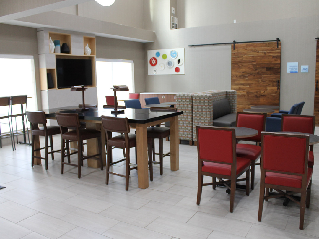 Holiday Inn Express & Suites Tulare By IHG主图