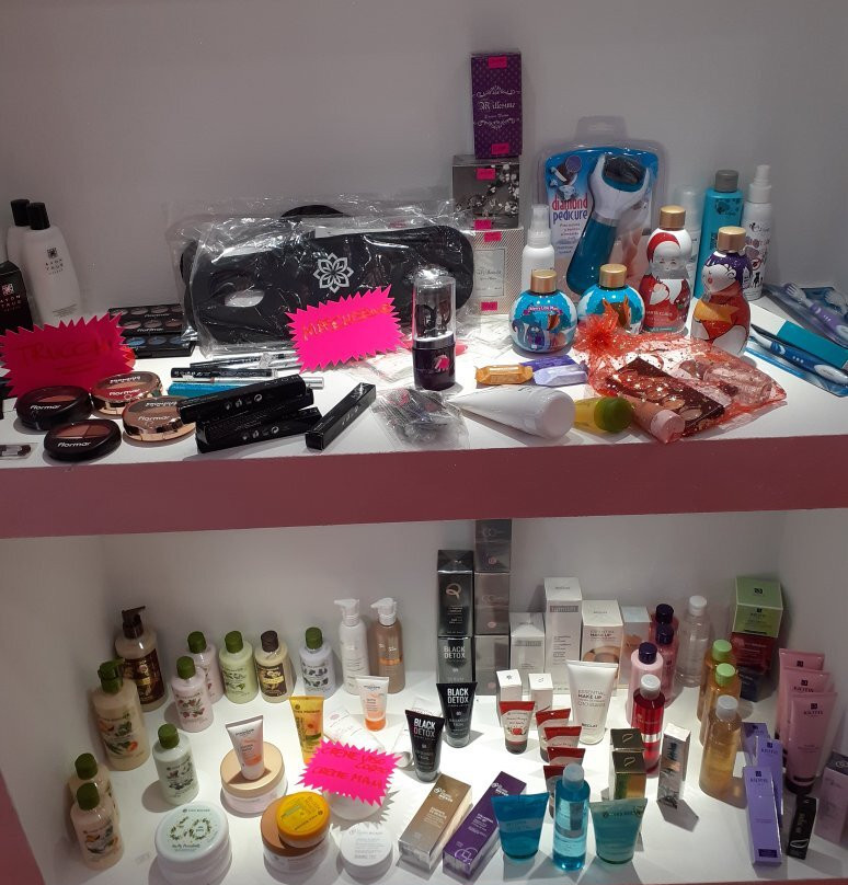 Showroom Cosmetica-迪亚诺马里纳必去景点