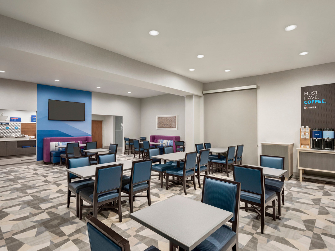 邓弗里斯提科中心假日酒店主图