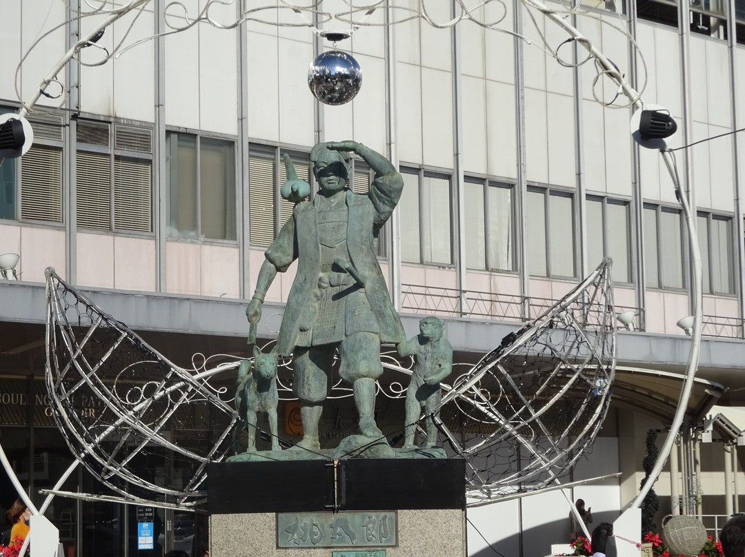 Momotaro Statue景点图片