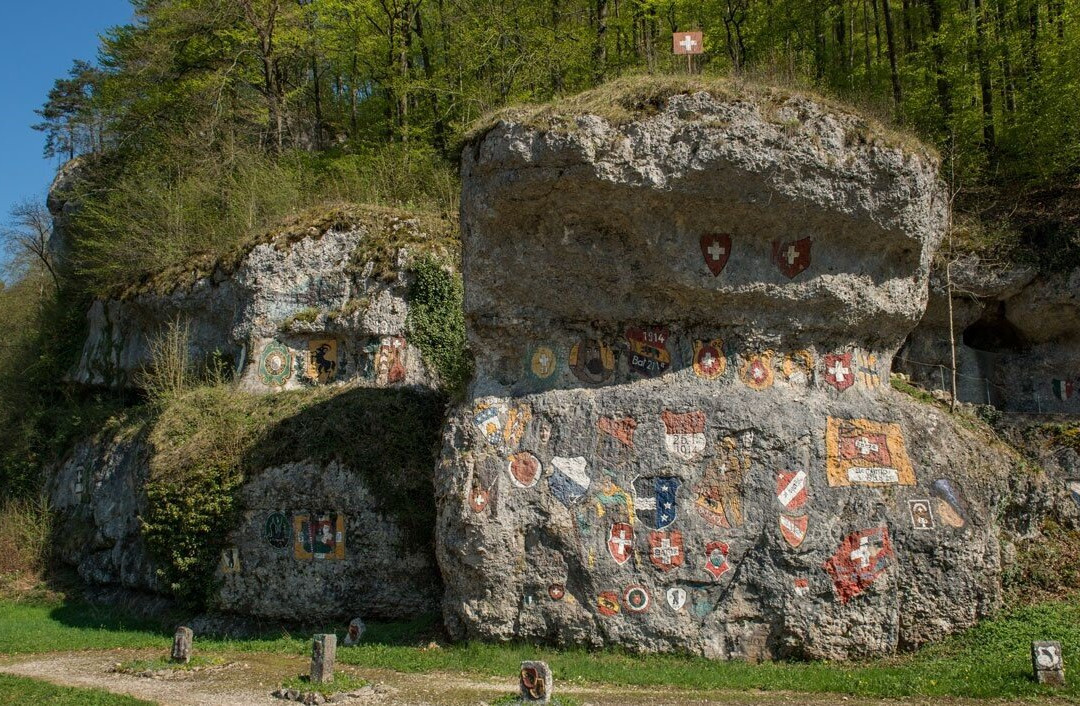 Chessiloch Wappenfelsen-Grellingen必去景点