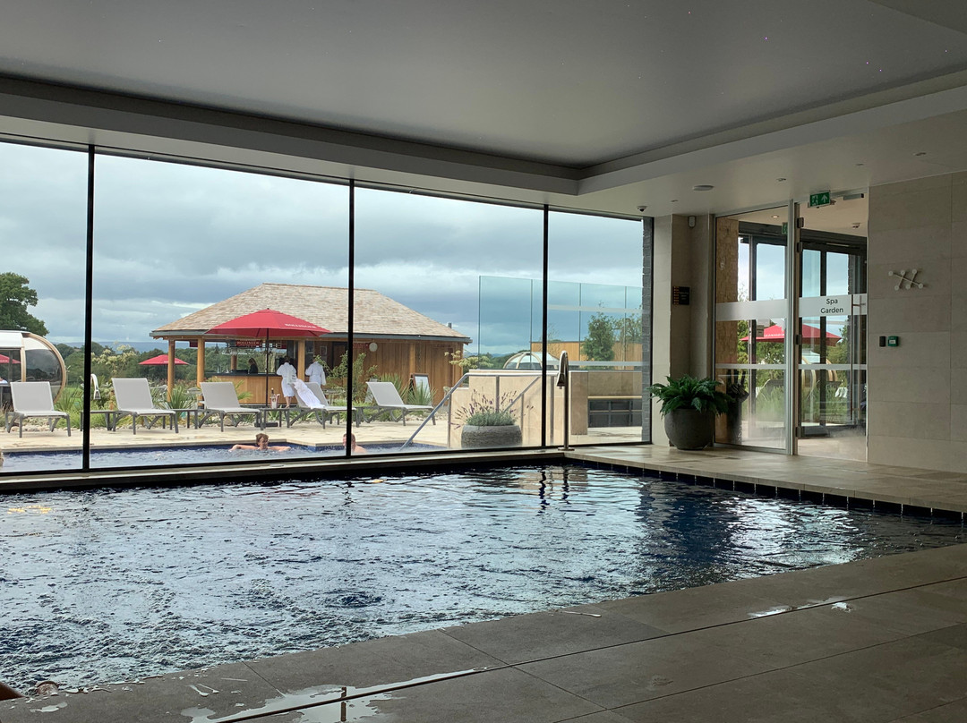 Carden Park Hotel主图