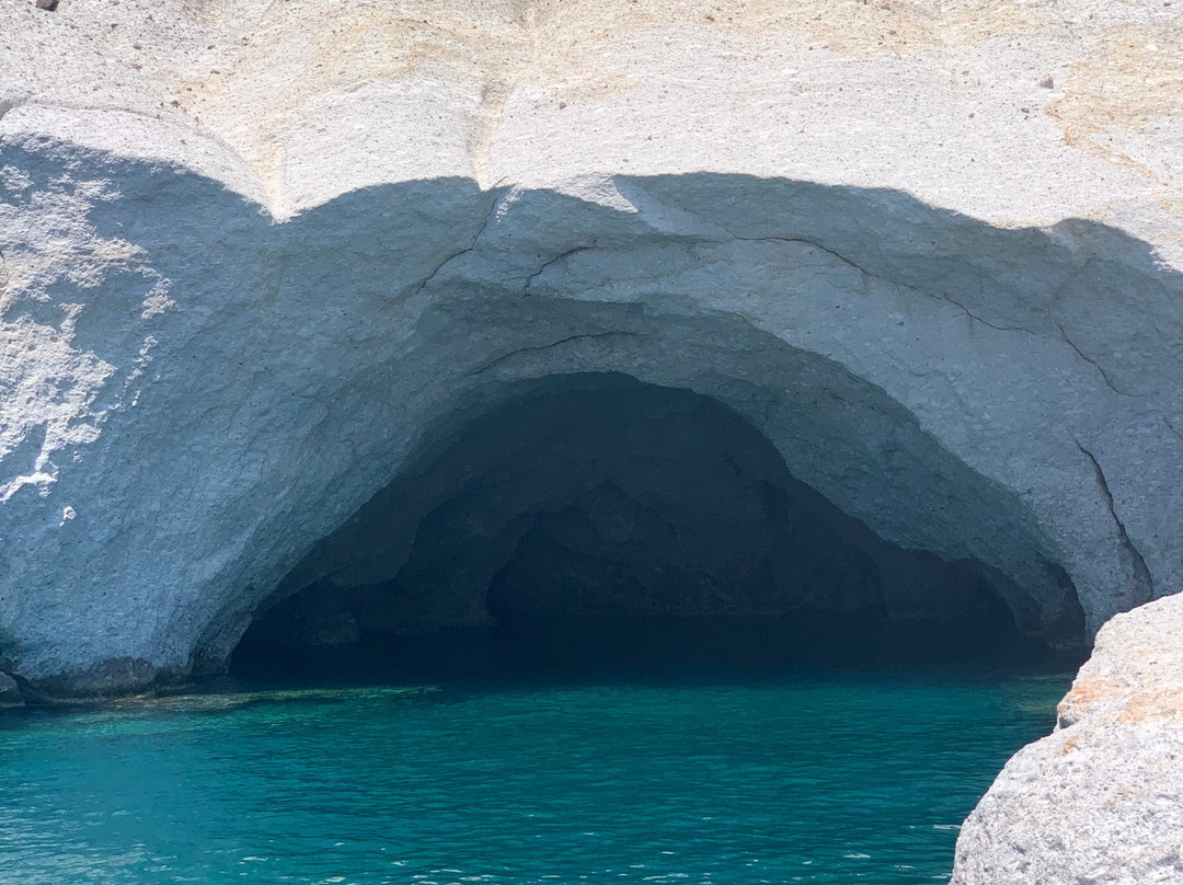 Volcano Boat-Adamas必去景点