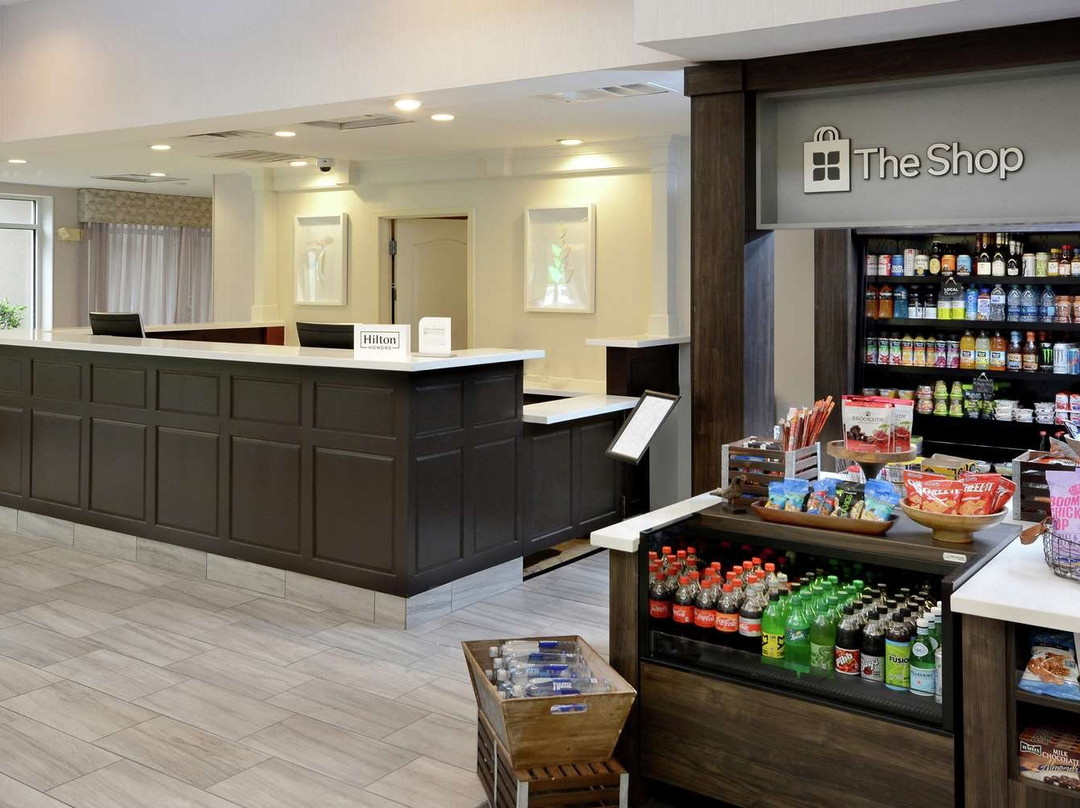 拉雷三角镇中心希尔顿花园酒店主图