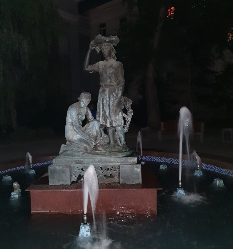 Fountain Grape Pickers-罗斯托夫必去景点
