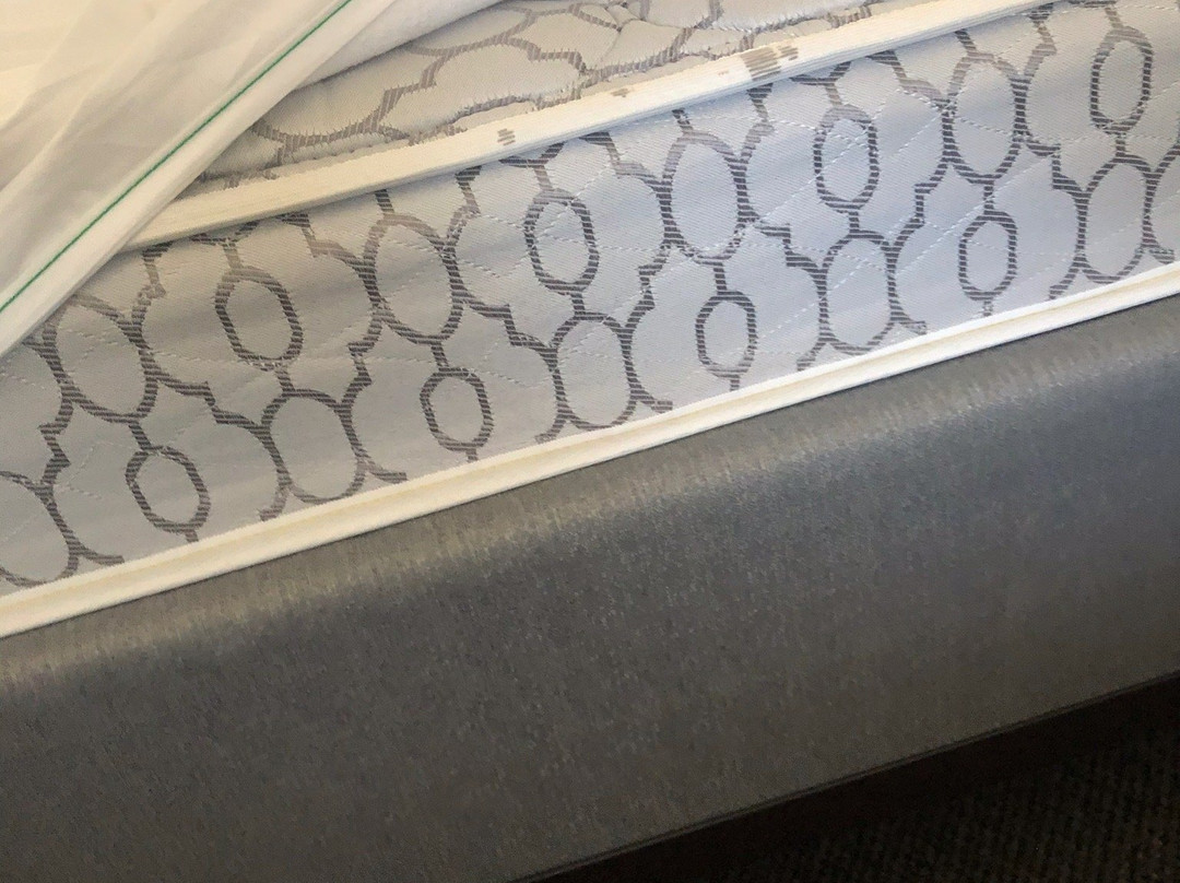 Iron Horse Inn主图