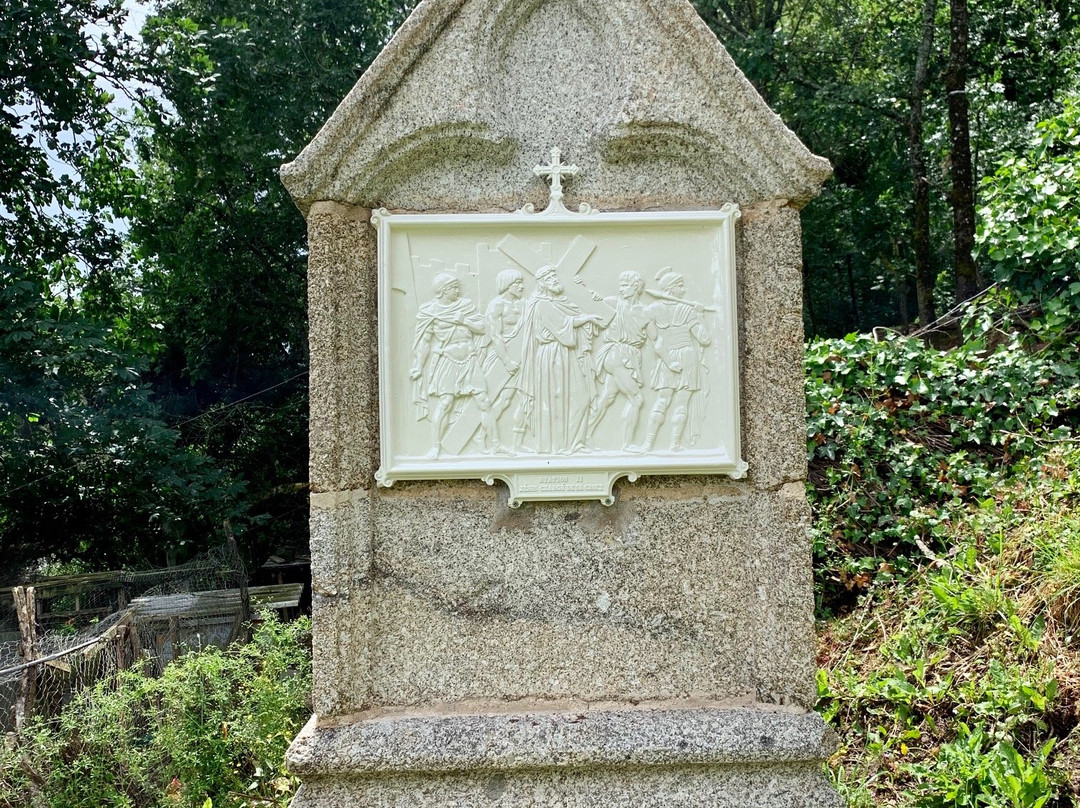 Chemin de croix-Saint-Loup-Lamaire必去景点