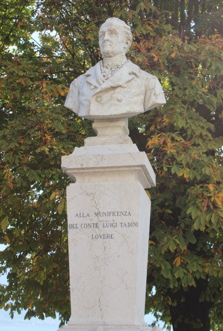 Monumento al Conte Luigi Tadini景点图片