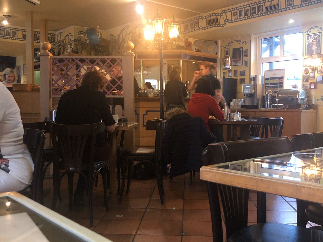 莉莉玛莲电影酒店主图