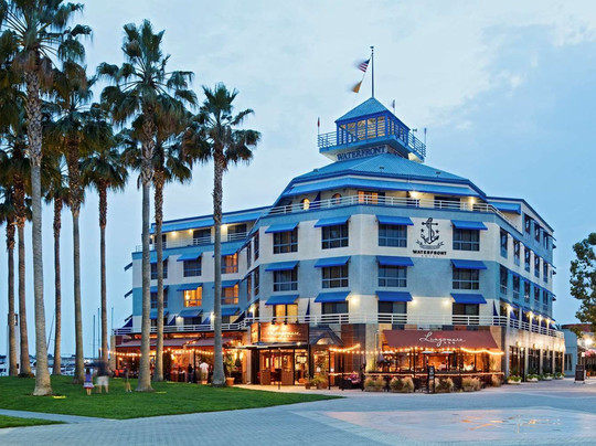 周伊德维乌尔海滨酒店主图