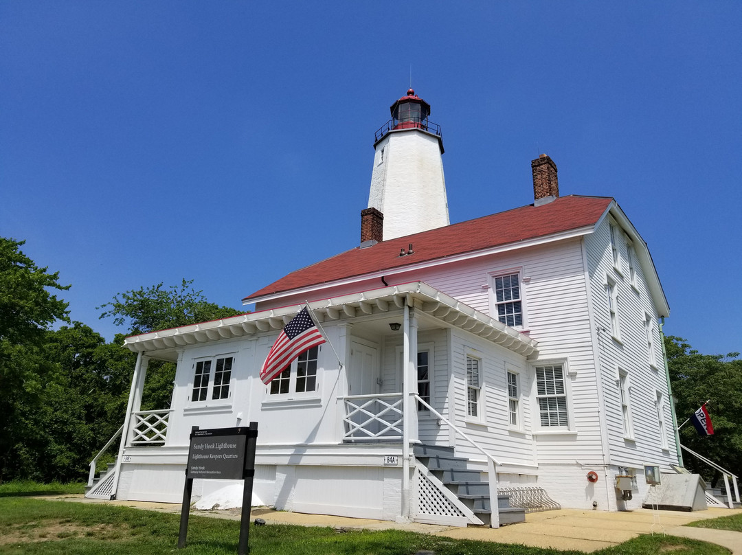 Sandy Hook Light House景点图片
