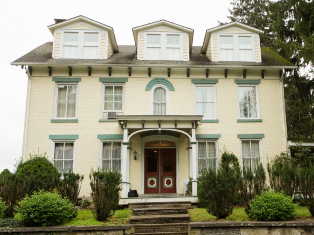 The Sheeley House主图