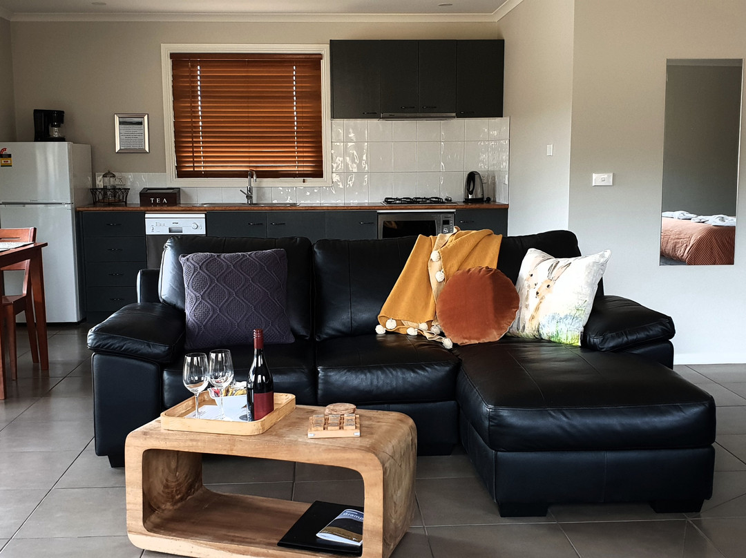 Blaze Rock Retreat主图