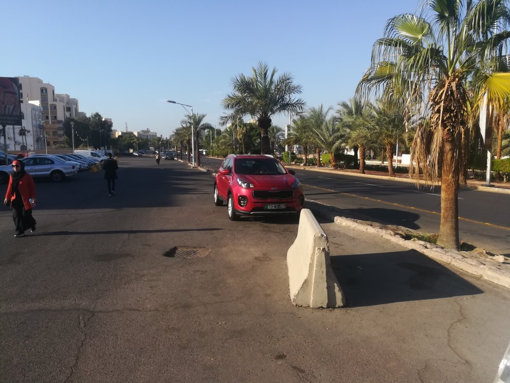 Rant car with driver aqaba Jordan景点图片