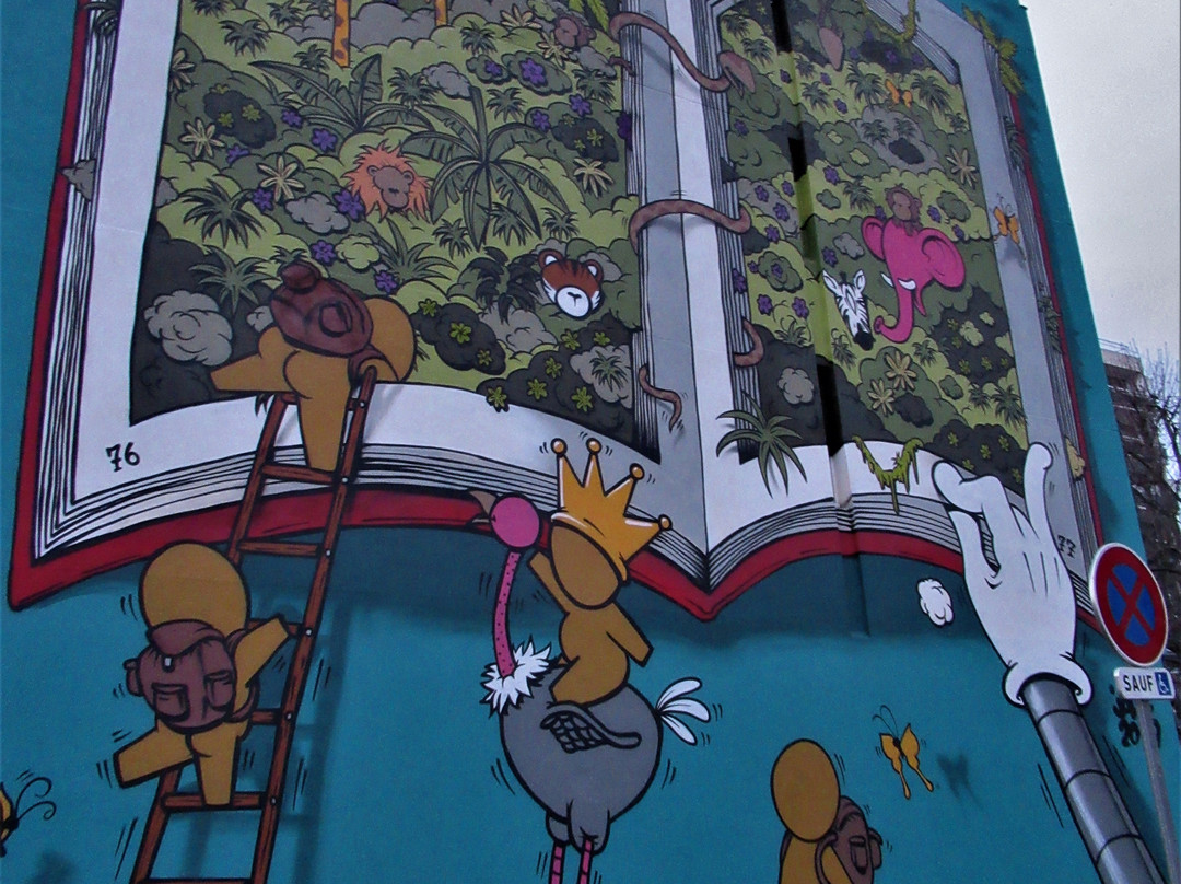 Fresque "A livre ouvert"-阿尔福维尔必去景点