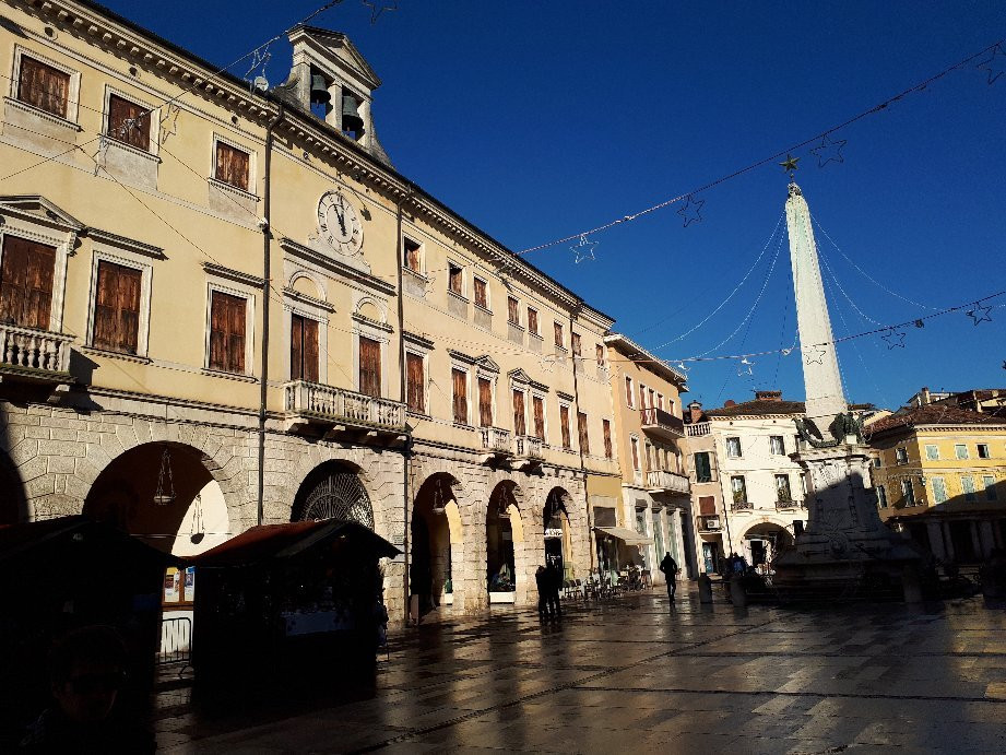 Piazza Garibaldi e Monumento ai Caduti景点图片