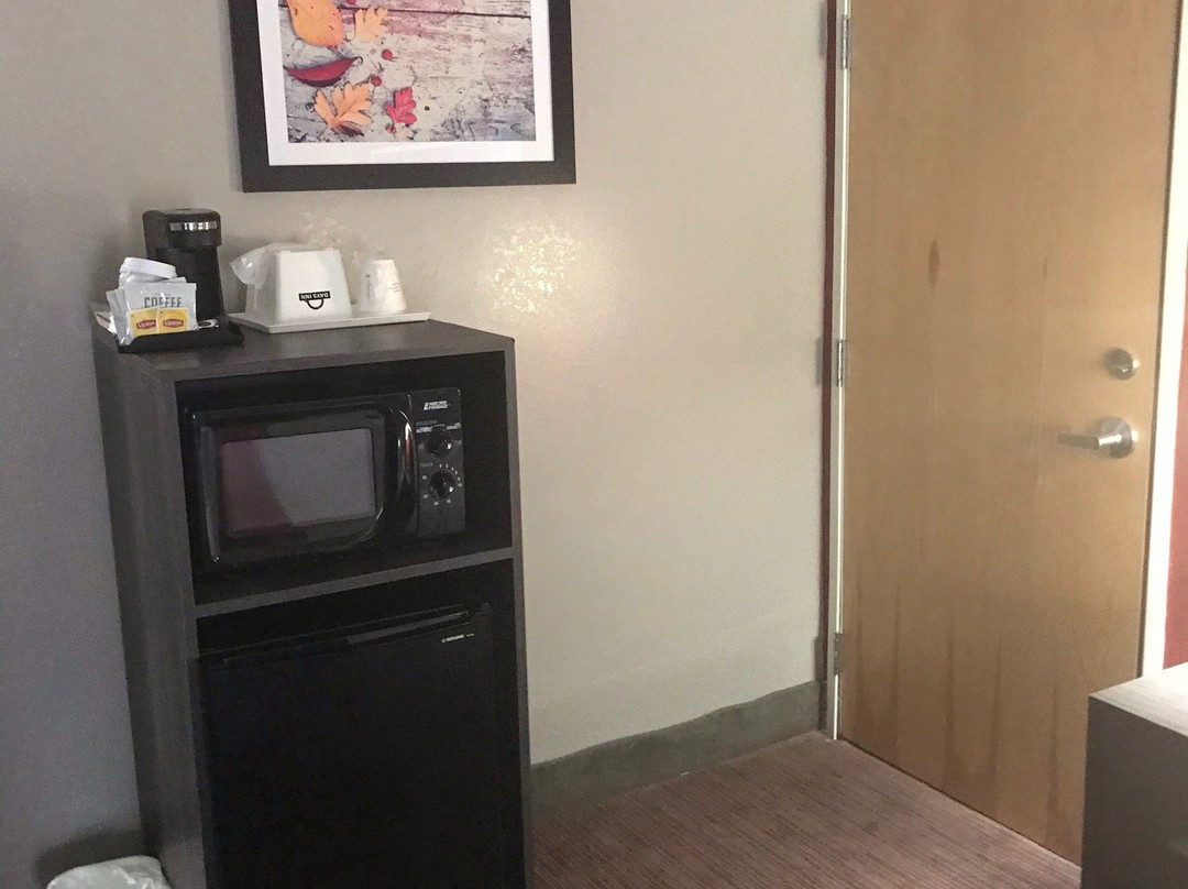 Days Inn & Suites By Wyndham Murfreesborohot Tub主图