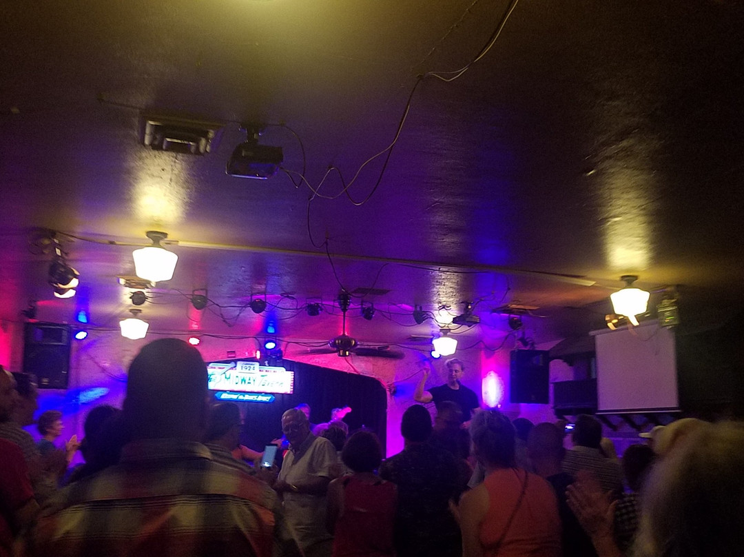 Wyatt旅游景点-Martha's Midway Tavern